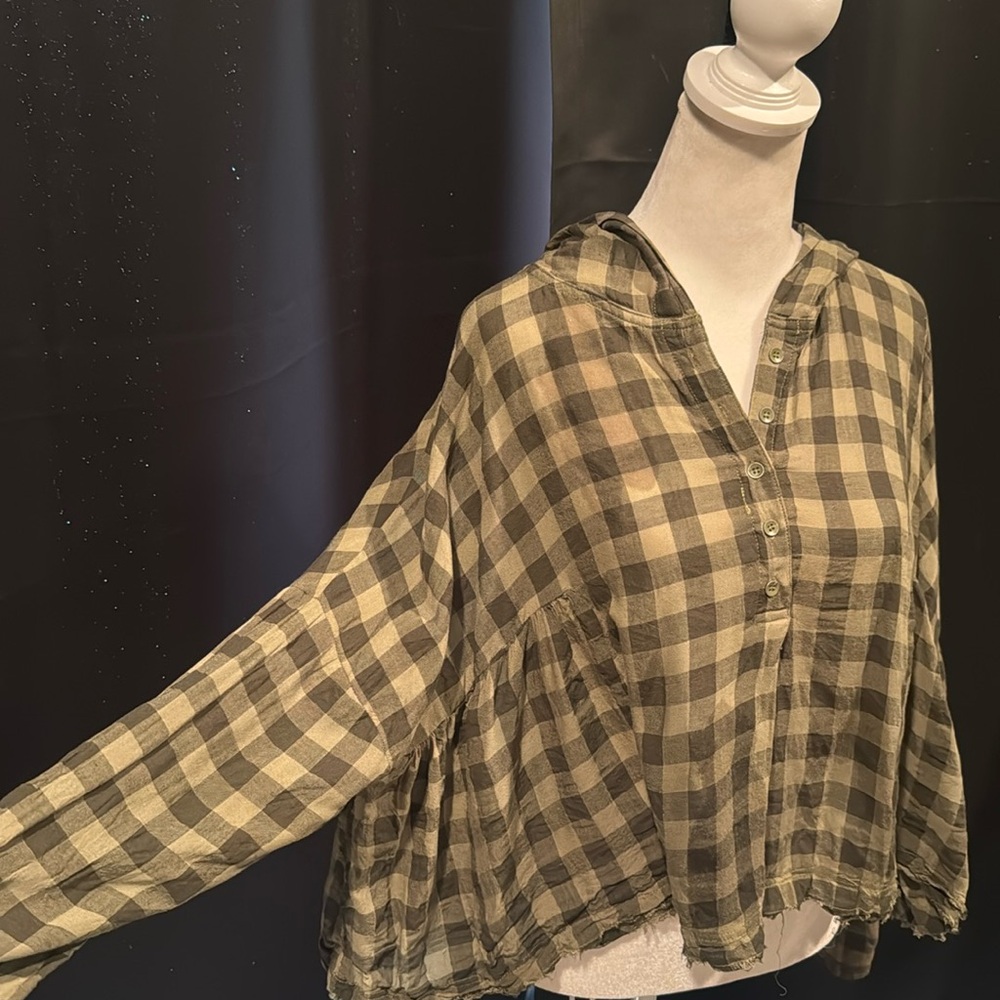 Cute hi-Lo top.